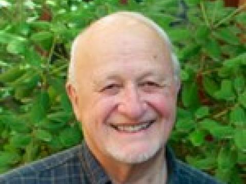 Headshot of Peter von Hippel.